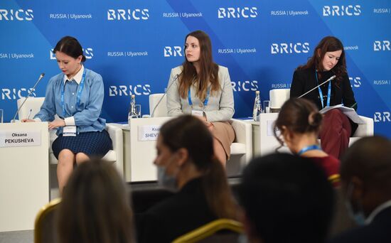 Молодежный саммит БРИКС. Встреча министров и руководителей ведомств стран БРИКС, курирующих молодежную политику. День второй