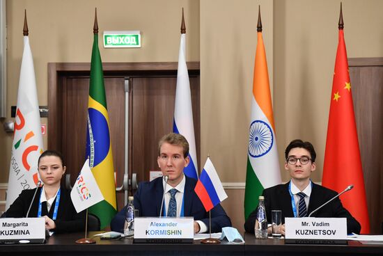 Молодежный саммит БРИКС. Встреча министров и руководителей ведомств стран БРИКС, курирующих молодежную политику. День второй