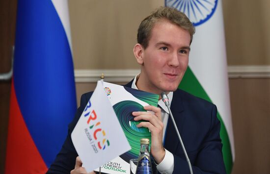 Молодежный саммит БРИКС. Встреча министров и руководителей ведомств стран БРИКС, курирующих молодежную политику. День второй