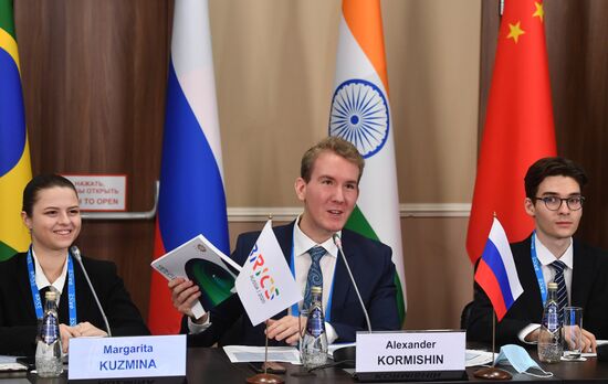 Молодежный саммит БРИКС. Встреча министров и руководителей ведомств стран БРИКС, курирующих молодежную политику. День второй