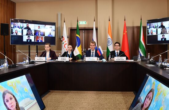 Молодежный саммит БРИКС. Встреча министров и руководителей ведомств стран БРИКС, курирующих молодежную политику. День второй