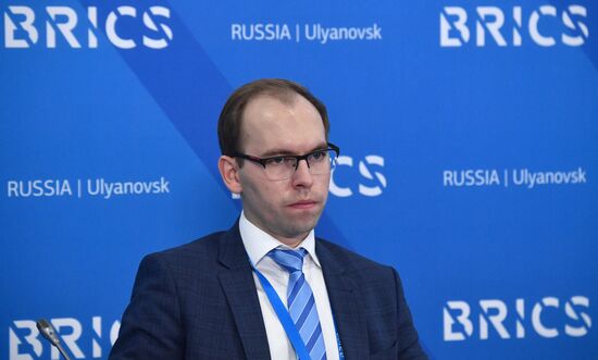 Молодежный саммит БРИКС. Встреча министров и руководителей ведомств стран БРИКС, курирующих молодежную политику. День второй