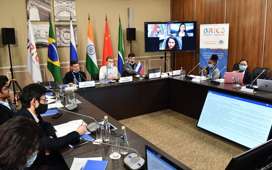 Молодежный саммит БРИКС. Встреча министров и руководителей ведомств стран БРИКС, курирующих молодежную политику. День второй