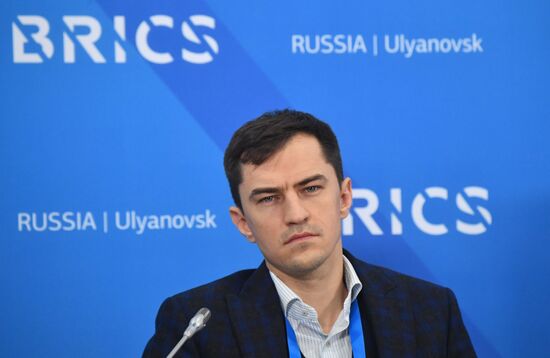 Молодежный саммит БРИКС. Встреча министров и руководителей ведомств стран БРИКС, курирующих молодежную политику. День второй