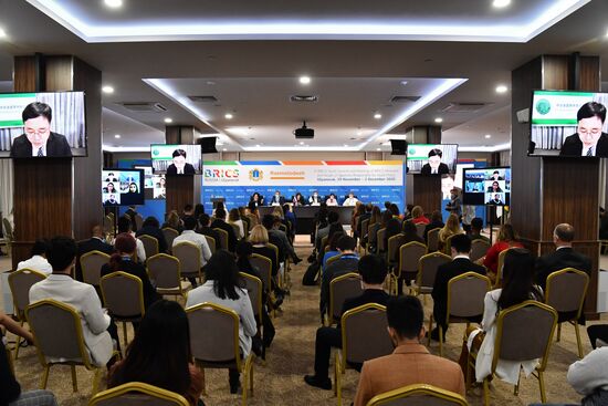 Молодежный саммит БРИКС. Встреча министров и руководителей ведомств стран БРИКС, курирующих молодежную политику. День третий Молодежный саммит БРИКС. Встреча министров и руководителей ведомств стран БРИКС, курирующих молодежную политику. День третий