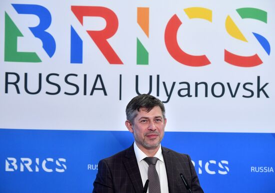 Молодежный саммит БРИКС. Встреча министров и руководителей ведомств стран БРИКС, курирующих молодежную политику. День третий Молодежный саммит БРИКС. Встреча министров и руководителей ведомств стран БРИКС, курирующих молодежную политику. День третий