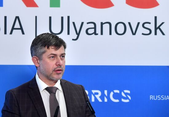 Молодежный саммит БРИКС. Встреча министров и руководителей ведомств стран БРИКС, курирующих молодежную политику. День третий Молодежный саммит БРИКС. Встреча министров и руководителей ведомств стран БРИКС, курирующих молодежную политику. День третий