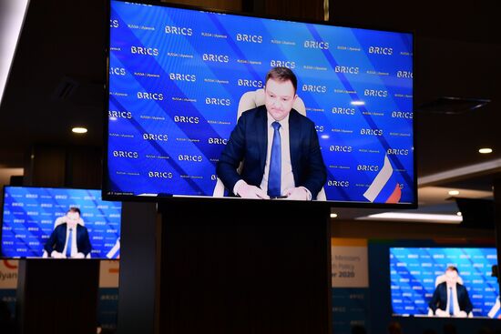 Молодежный саммит БРИКС. Встреча министров и руководителей ведомств стран БРИКС, курирующих молодежную политику. День третий Молодежный саммит БРИКС. Встреча министров и руководителей ведомств стран БРИКС, курирующих молодежную политику. День третий