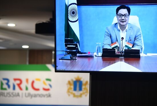 Молодежный саммит БРИКС. Встреча министров и руководителей ведомств стран БРИКС, курирующих молодежную политику. День третий Молодежный саммит БРИКС. Встреча министров и руководителей ведомств стран БРИКС, курирующих молодежную политику. День третий