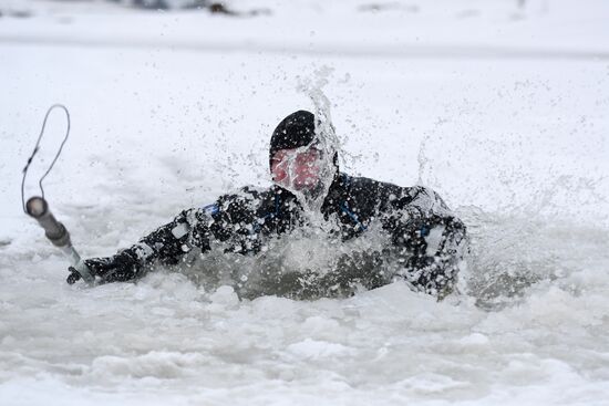 Мастер-класс по оказанию помощи провалившемуся под лед