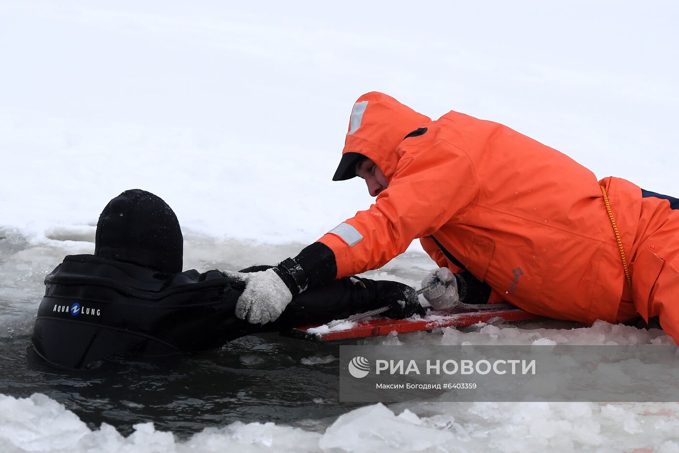 Мастер-класс по оказанию помощи провалившемуся под лед