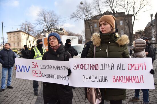 Акция против вакцинации от коронавируса во Львове