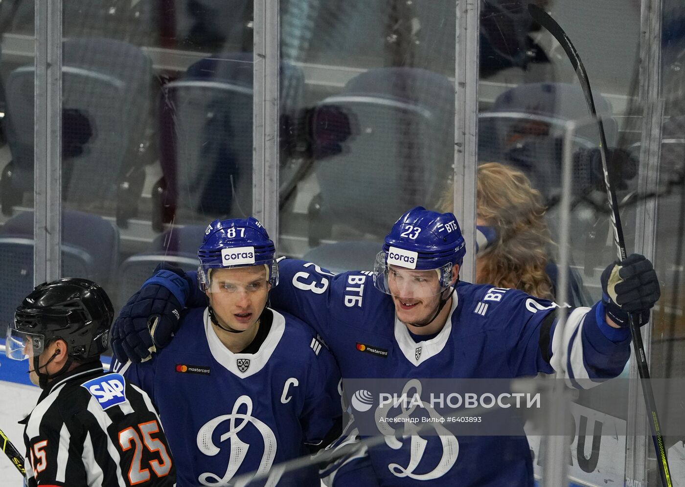 Хоккей. КХЛ. Матч "Динамо" (Москва) – "Металлург"