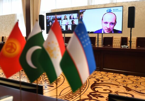 XIII Неделя образования государств  членов ШОС "Образование без границ". День второй