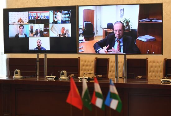 XIII Неделя образования государств  членов ШОС "Образование без границ". День второй