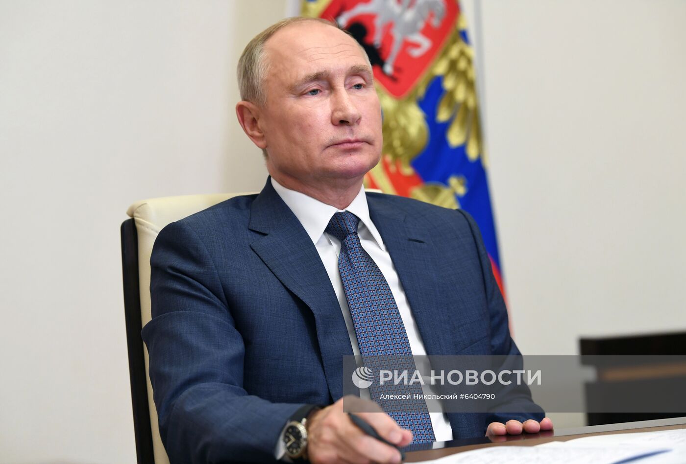 Президент РФ В. Путин принял участие в открытии многофункциональных медцентров Минобороны России