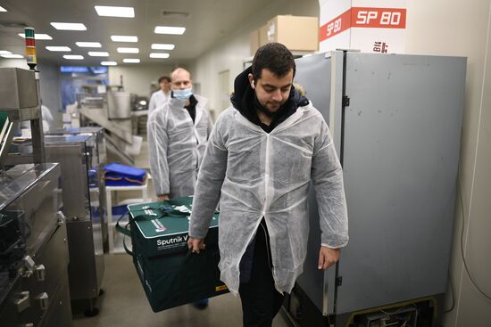 Отправка вакцины Sputnik V от COVID-19 за границу