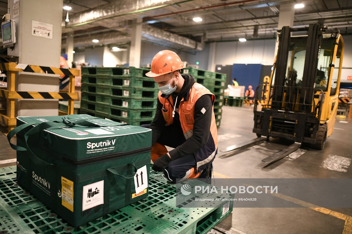 Отправка вакцины Sputnik V от COVID-19 за границу