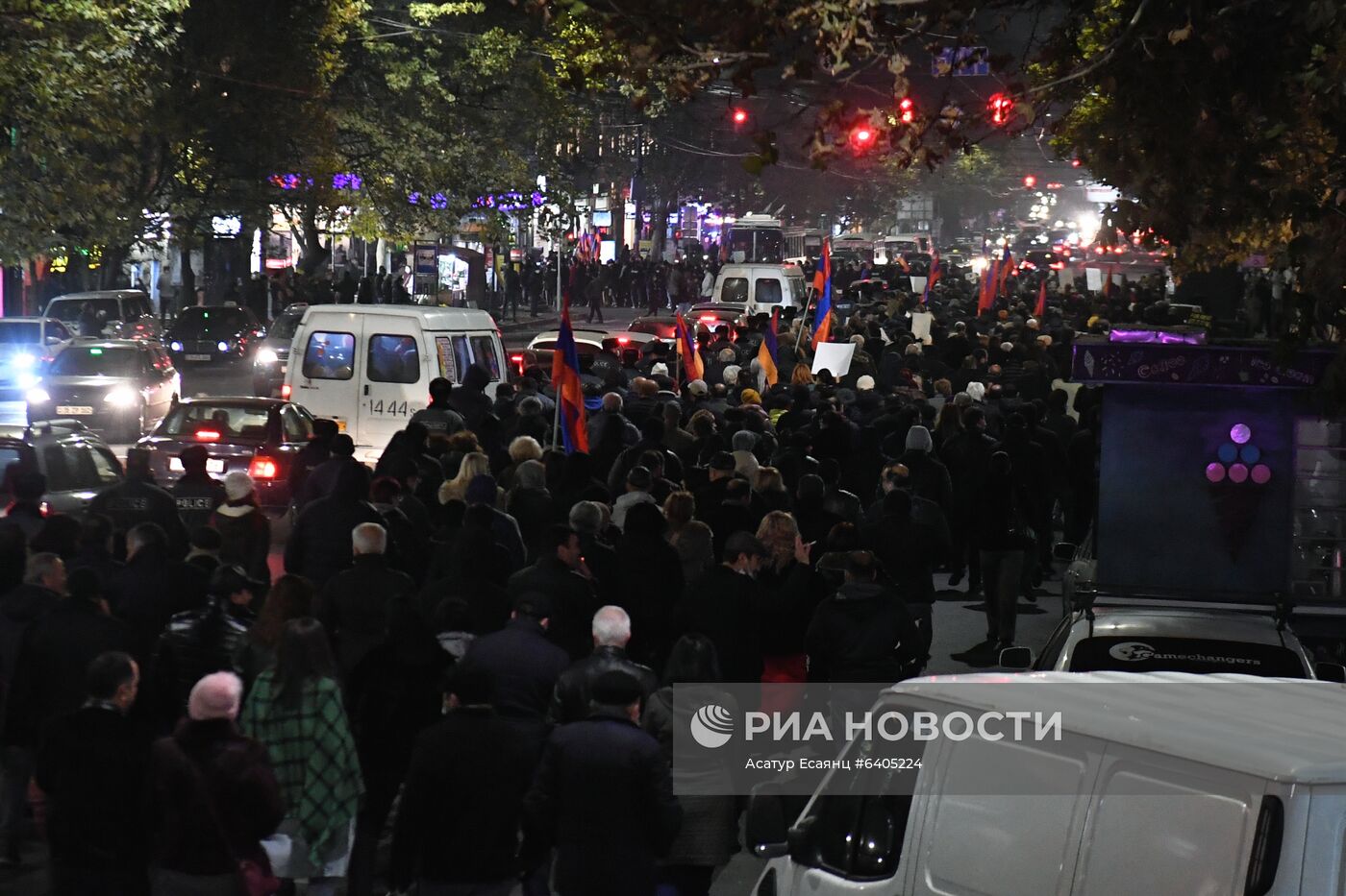 Акция с требованием отставки Н. Пашиняна в Ереване