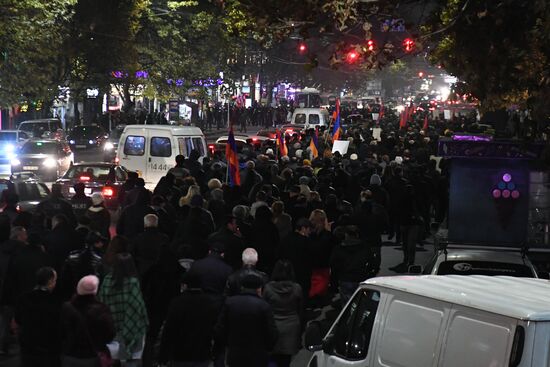 Акция с требованием отставки Н. Пашиняна в Ереване