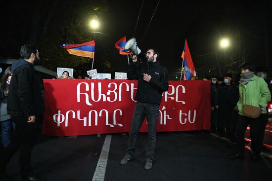 Акция с требованием отставки Н. Пашиняна в Ереване