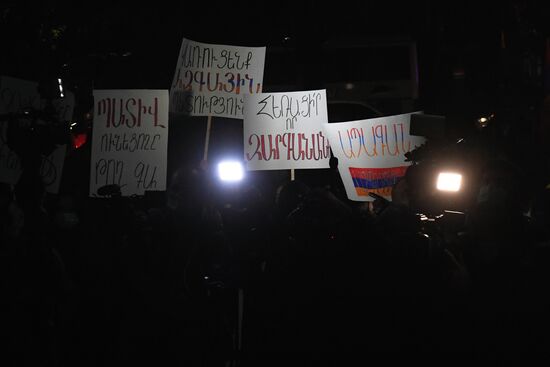 Акция с требованием отставки Н. Пашиняна в Ереване