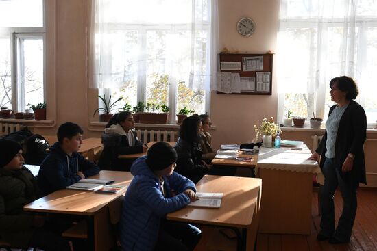 Возобновление занятий в школе номер 8 Степанакерта