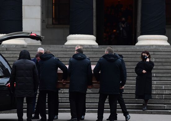 Прощание с Ириной Антоновой