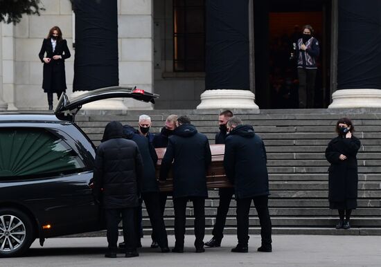 Прощание с Ириной Антоновой