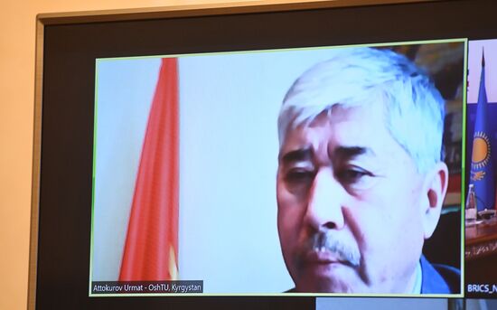 Международная научно-практическая конференция "Университет ШОС: Глобальные вызовы и возможности устойчивого развития до 2030 года". День второй