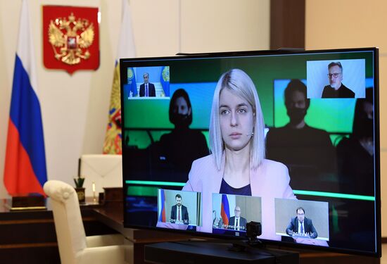 Президент РФ В. Путин принял участие в работе онлайн-конференции по искусственному интеллекту