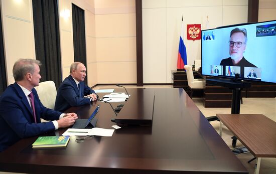 Президент РФ В. Путин принял участие в работе онлайн-конференции по искусственному интеллекту