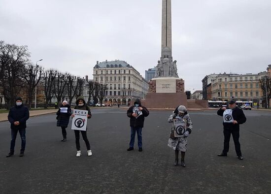 Пикет в поддержку российских журналистов в Риге