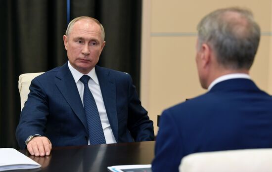 Президент РФ В. Путин встретился с главой Сбербанка РФ Г. Грефом