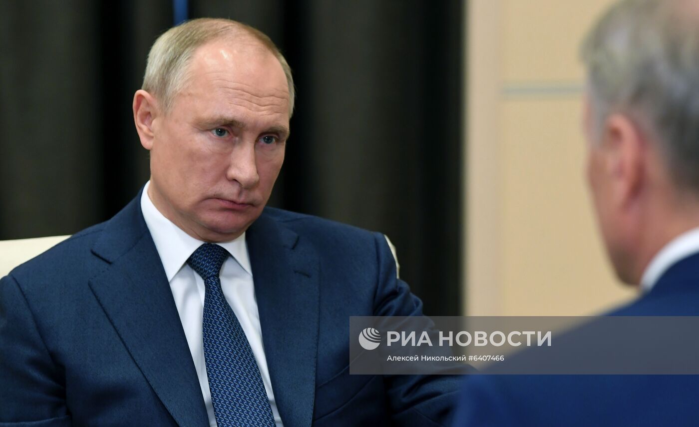 Президент РФ В. Путин встретился с главой Сбербанка РФ Г. Грефом
