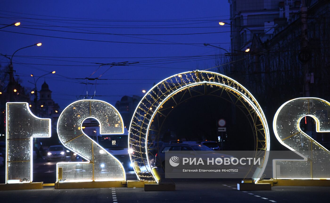 Установка главной новогодней елки в Чите