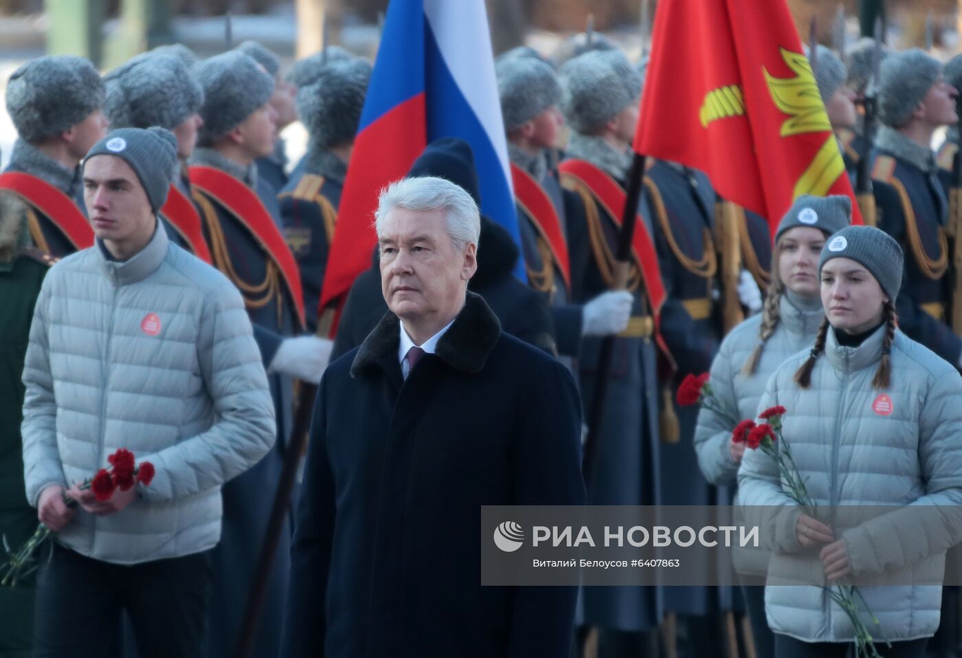 Мэр Москвы С. Собянин возложил цветы к Могиле Неизвестного солдата 