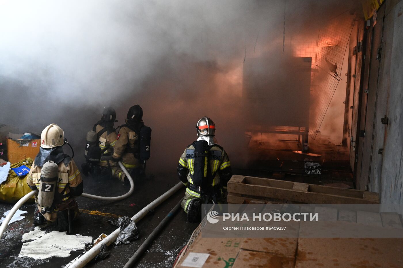 Павильон с пиротехникой горит в Ростове-на-Дону