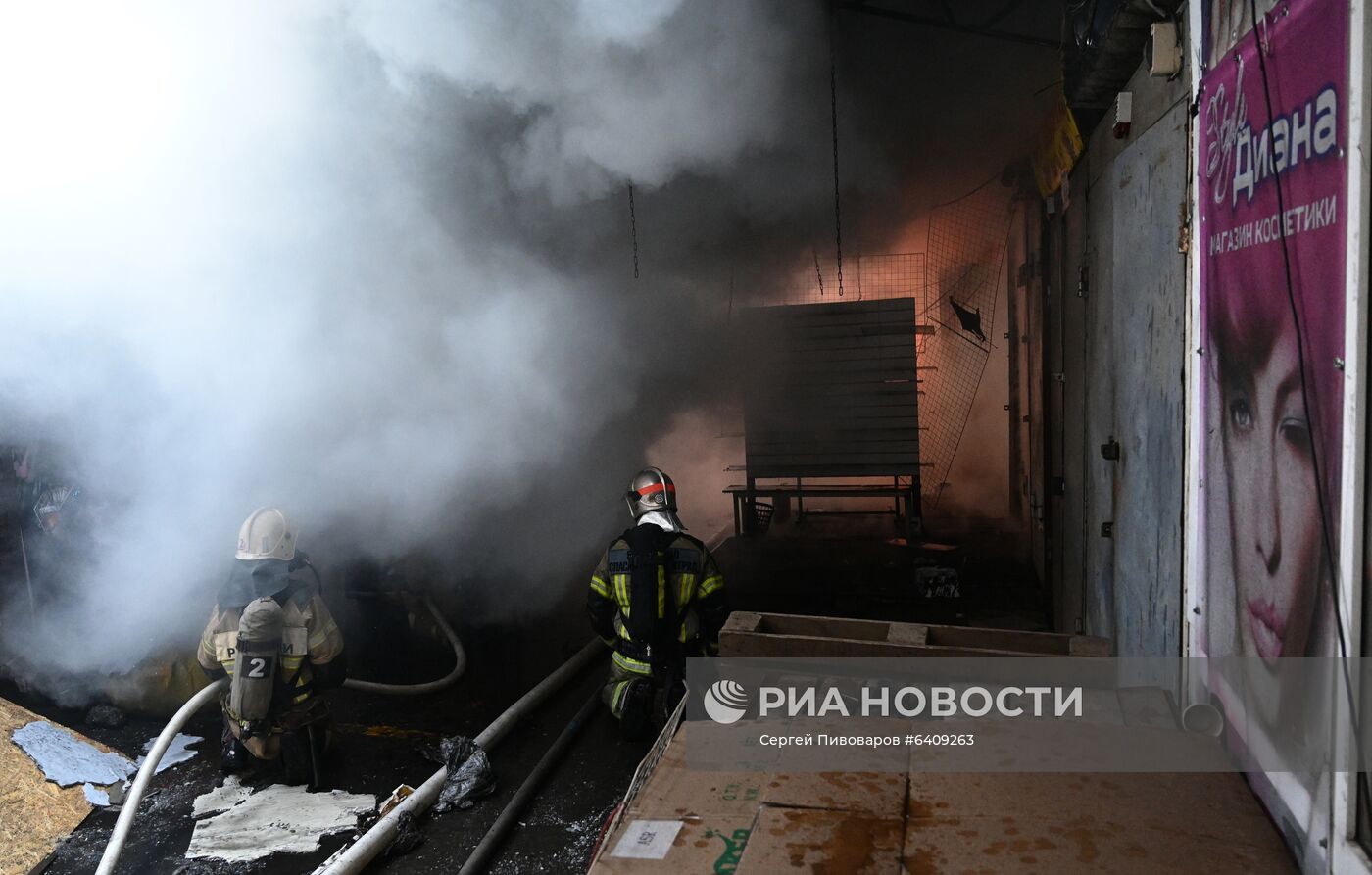 Павильон с пиротехникой горит в Ростове-на-Дону