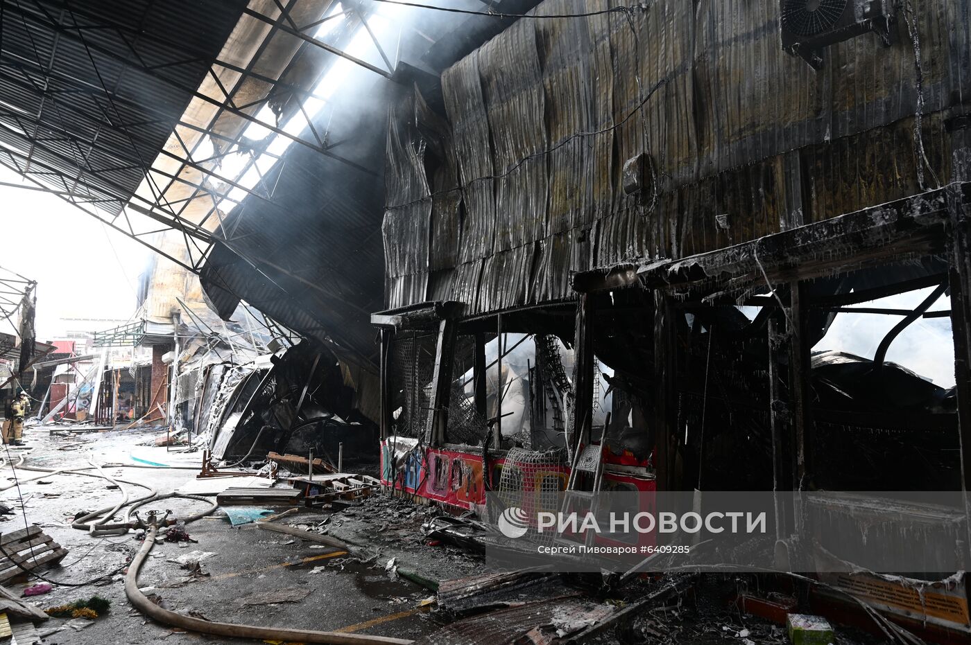 Павильон с пиротехникой горит в Ростове-на-Дону