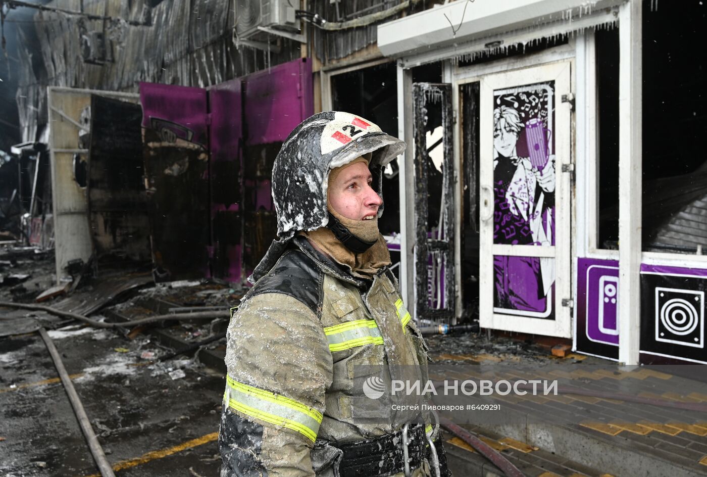 Павильон с пиротехникой горит в Ростове-на-Дону