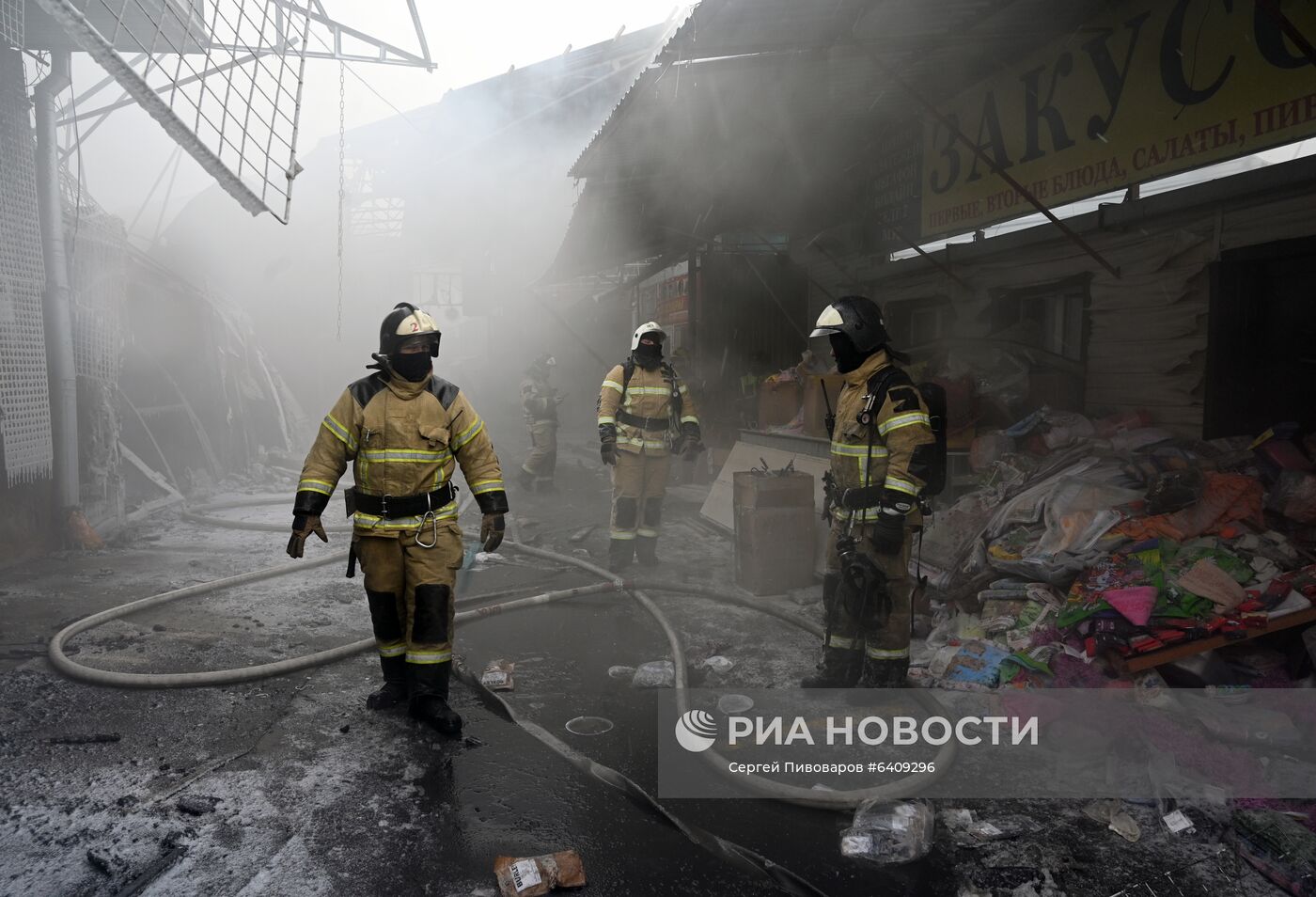 Павильон с пиротехникой горит в Ростове-на-Дону