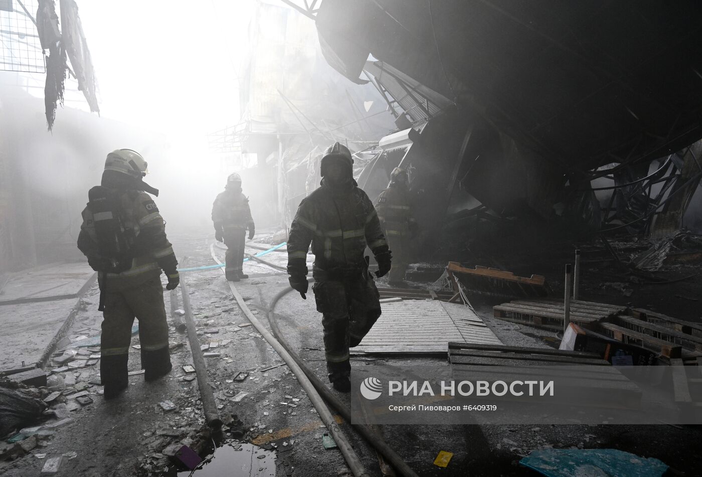 Павильон с пиротехникой горит в Ростове-на-Дону