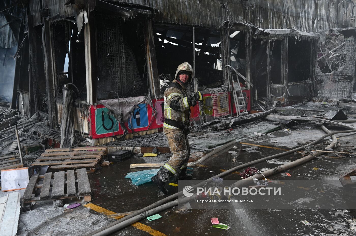 Павильон с пиротехникой горит в Ростове-на-Дону