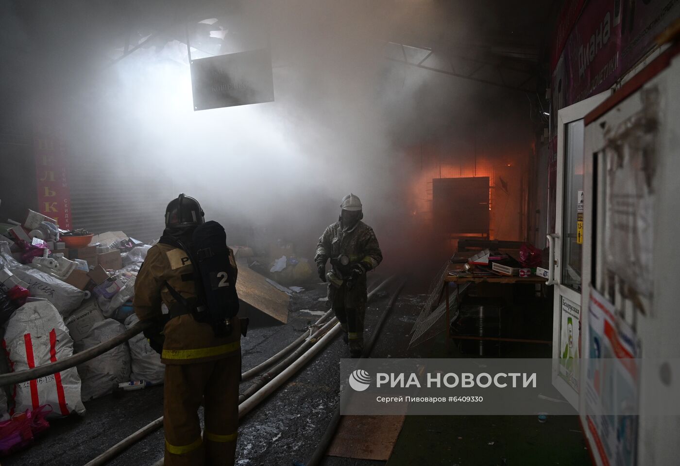 Павильон с пиротехникой горит в Ростове-на-Дону