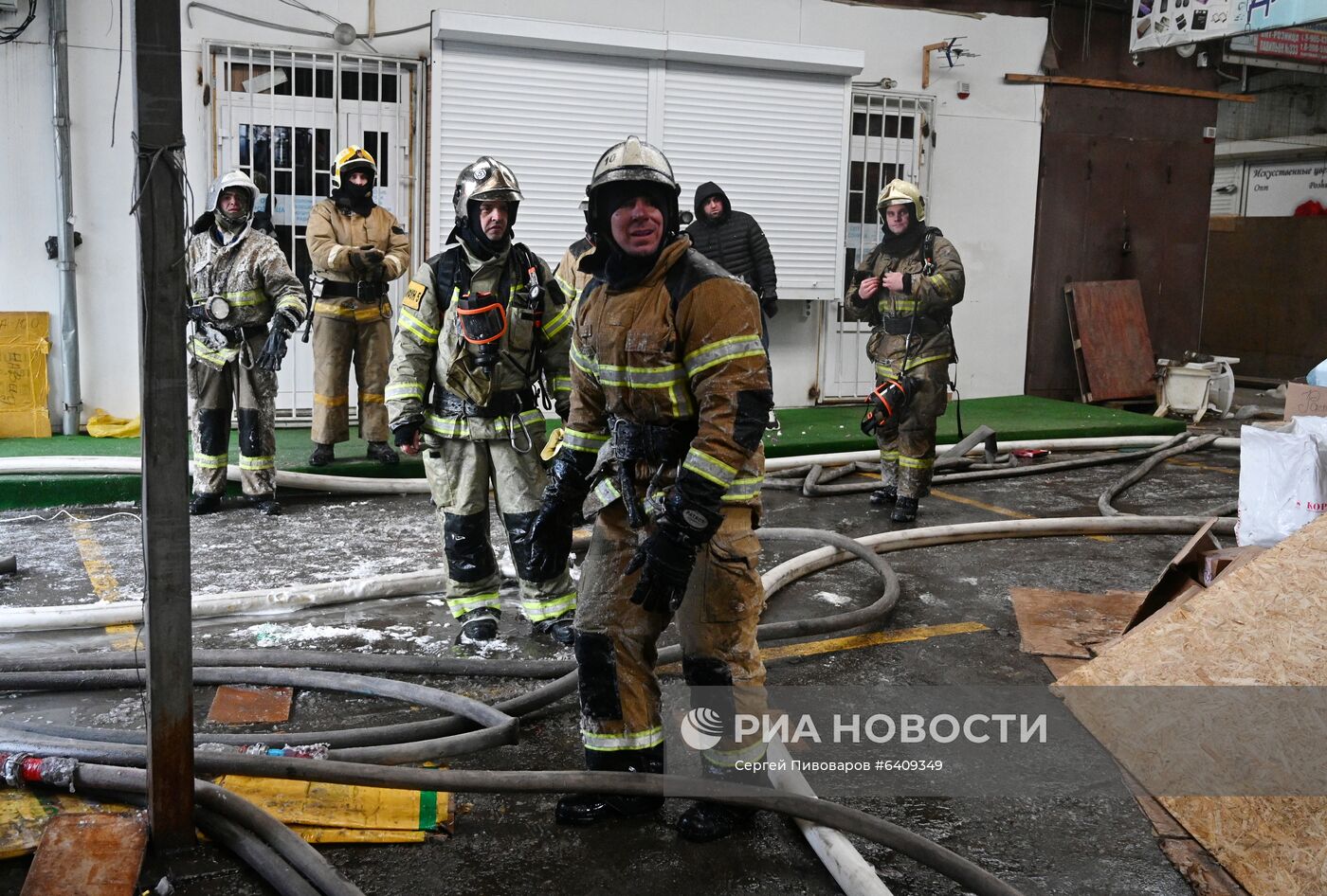 Павильон с пиротехникой горит в Ростове-на-Дону