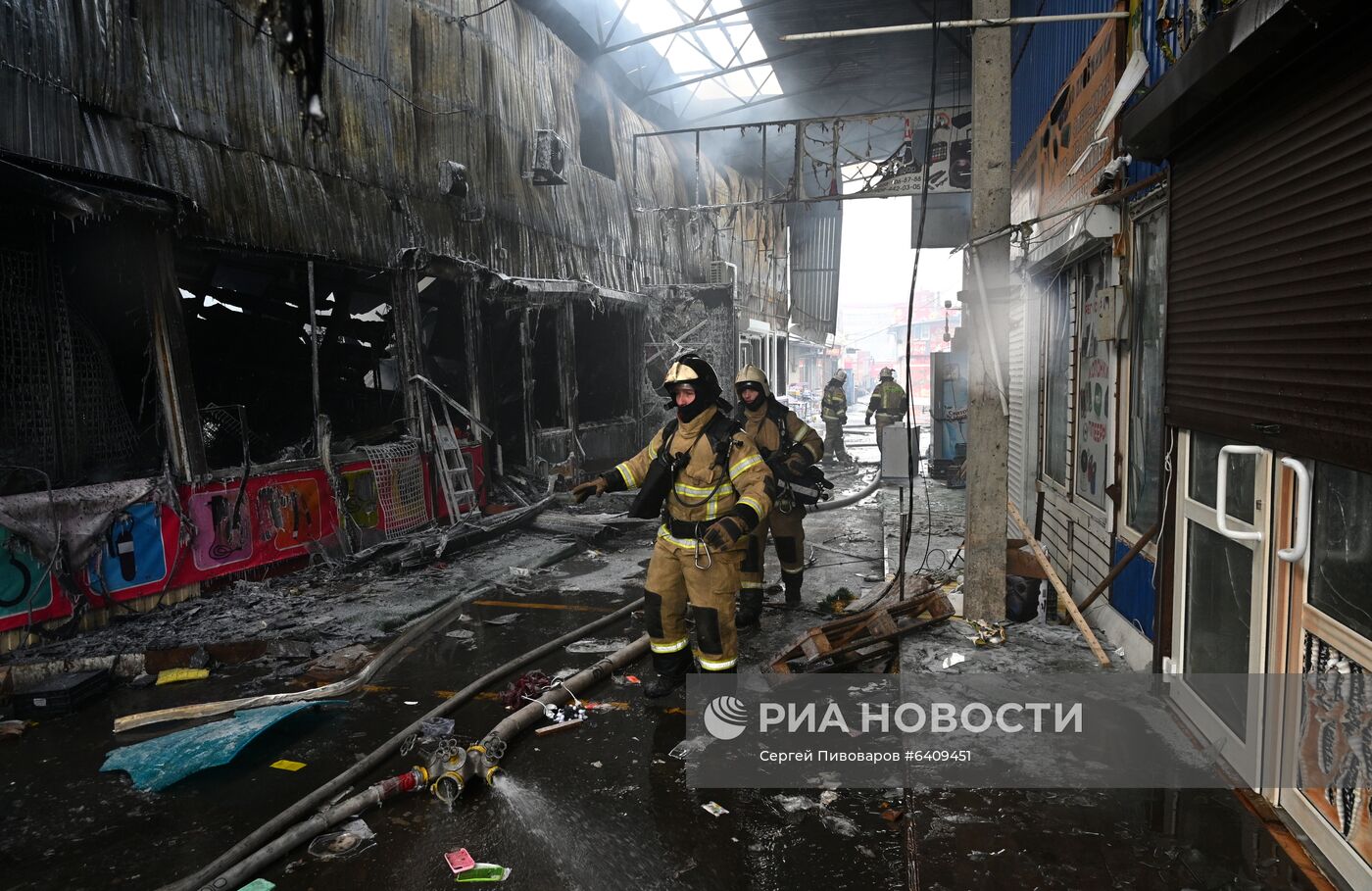 Павильон с пиротехникой горит в Ростове-на-Дону