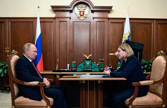 Рабочая встреча президента РФ В. Путина с министром культуры РФ Ольгой Любимовой