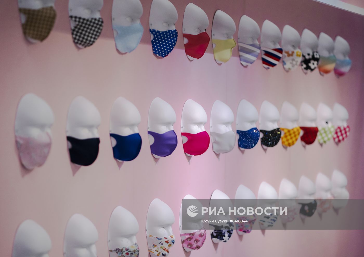 Выставка медицинских масок Tokyo Mask Land в Йокогаме