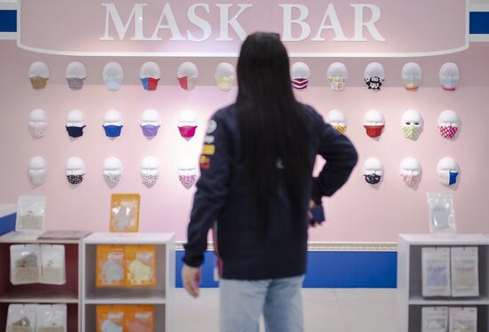 Выставка медицинских масок Tokyo Mask Land в Йокогаме